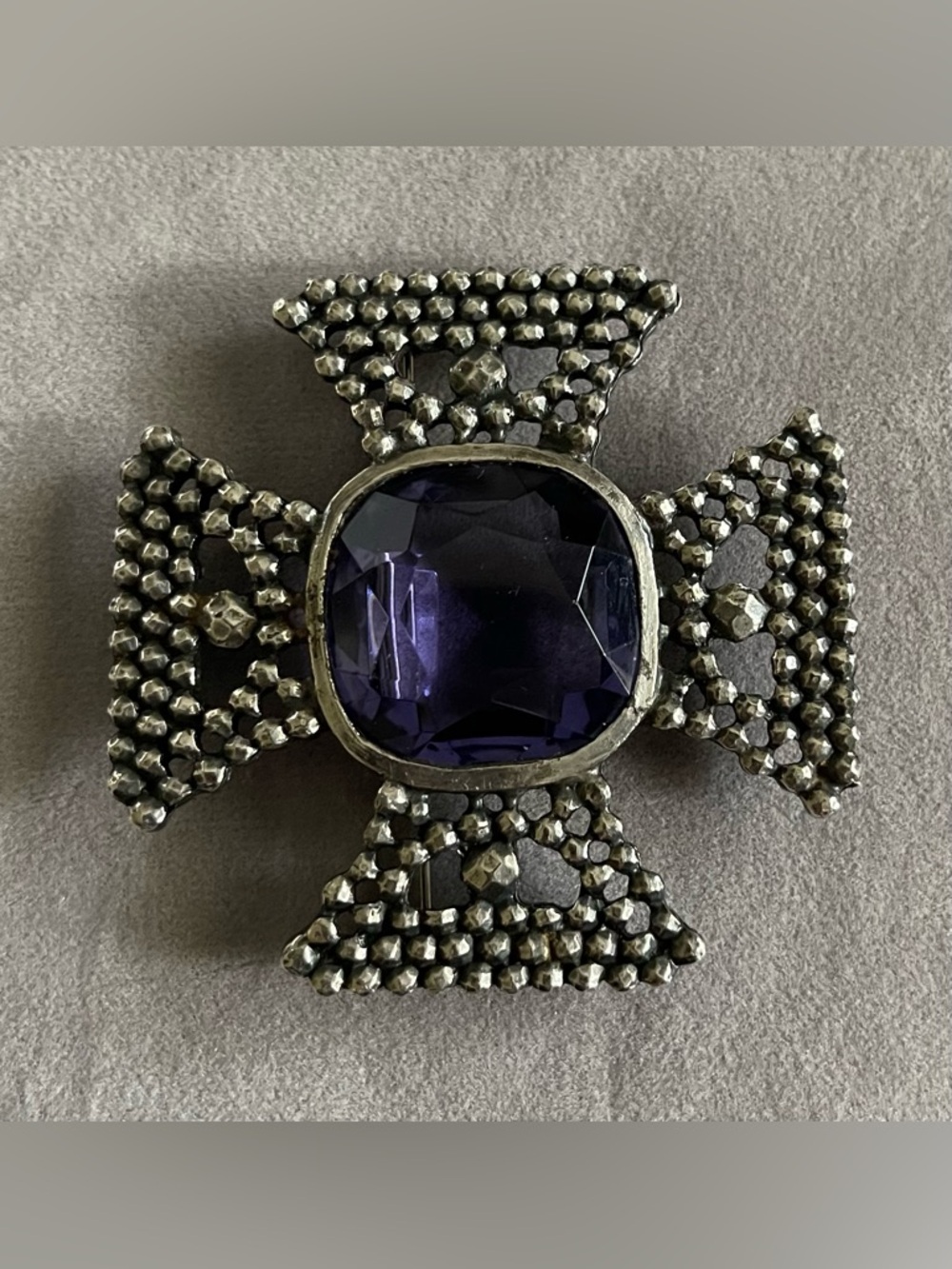 ACCESSOCRAFT N.Y.C. CRUCIFORM BROOCH WITH PURPLE STONE / COLLECTIBLE / RARITY